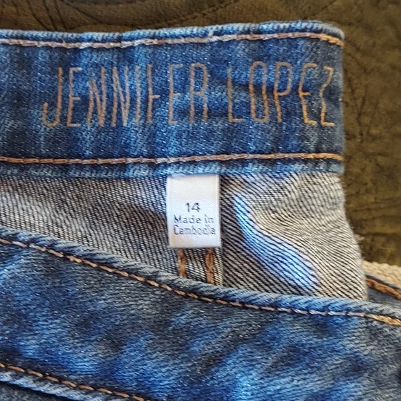 J. Lo Cropped Denim Jeans - Picture 4 of 6